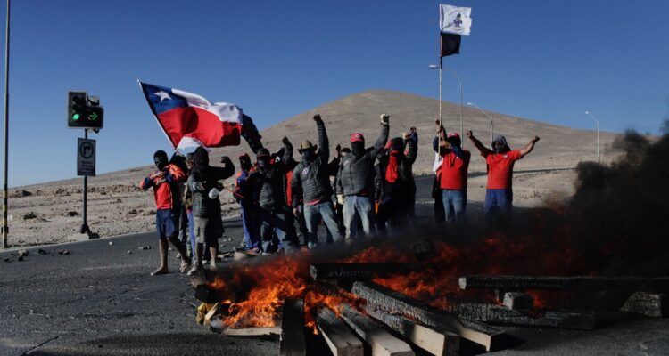 Minera Escondida pone un bono sobre la mesa para frenar la paralización de trabajadores