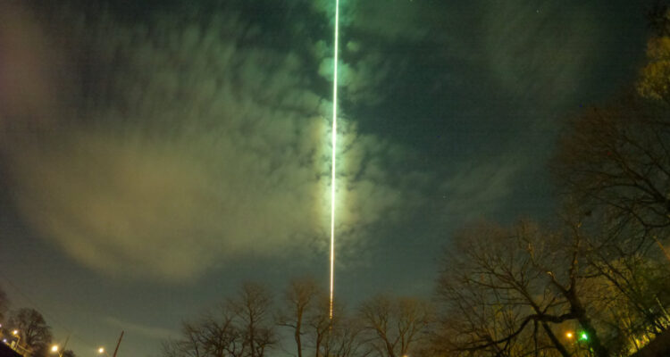 Captan mini asteroide verde que cayó en Canadá