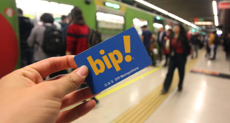 Ministro Marcel descarta alzas súbitas en tarifas del trasporte público de Santiago