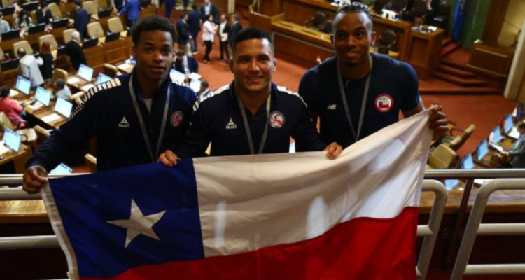 Se les entregó la nacionalidad por gracia debido a sus aportes al deporte nacional.
