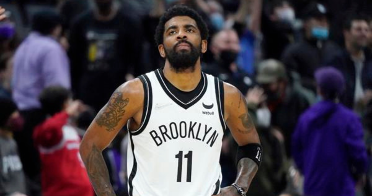 Los Brooklyn Nets suspenden a Irving tras polémica por película antisemita.
