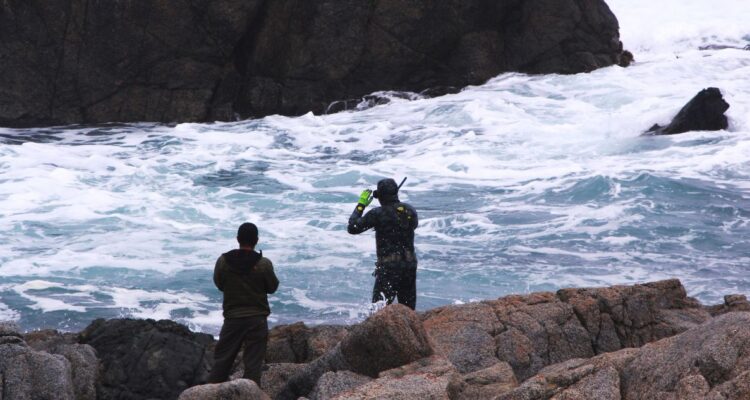 Niña de 11 años muere luego de caer en un roquerío en Quintero