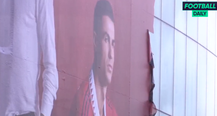 Retiran de Old Trafford la gigantografía de Cristiano Ronaldo.