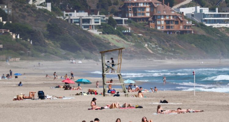 Ordenanza de Zapallar busca sancionar a padres de menores que transiten solos de madrugada