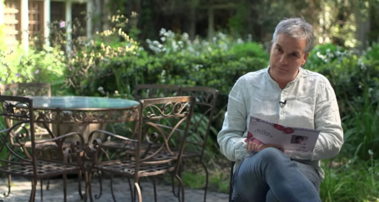 Pablo Mackenna en parte de su casa.