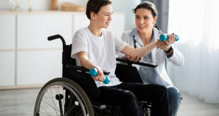 Identifican neuronas que permiten que pacientes con parálisis recuperen movilidad