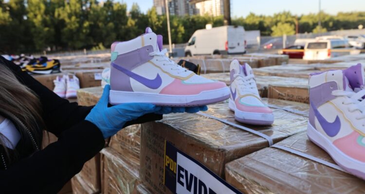 PDI incauta 3 mil millones en zapatillas falsificadas en Meiggs