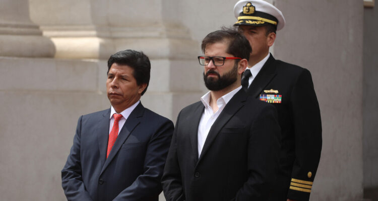 Presidente del Perú Pedro Castillo es recibido con honores por Gabriel Boric en La Moneda