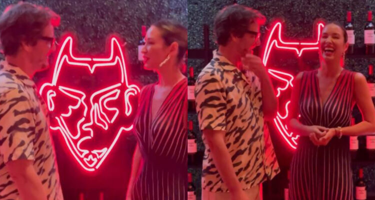 Pedro Pascal y Vanesa Borghi hablan en un evento, donde acaban riendo a carcajadas.