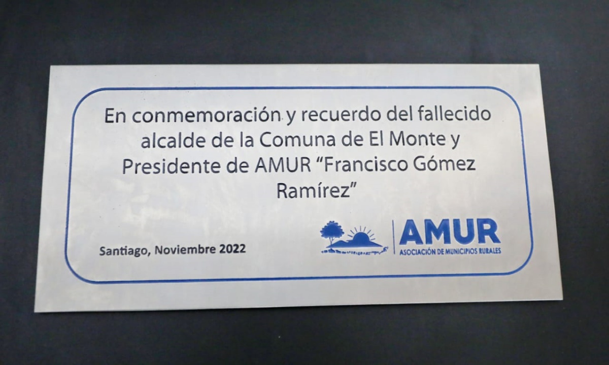 Bienes Nacionales, Subdere y AMUR inauguran una placa homenaje a fallecido edil de El Monte