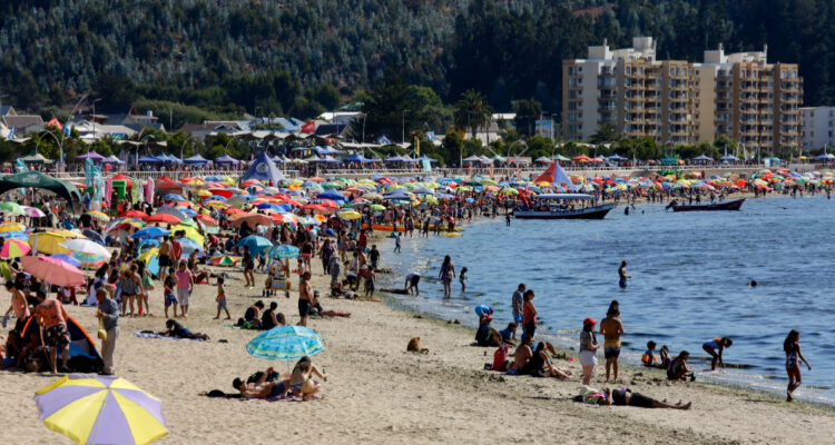 Playas del Gran Concepción se posicionan como destino favorito para capear las altas temperaturas