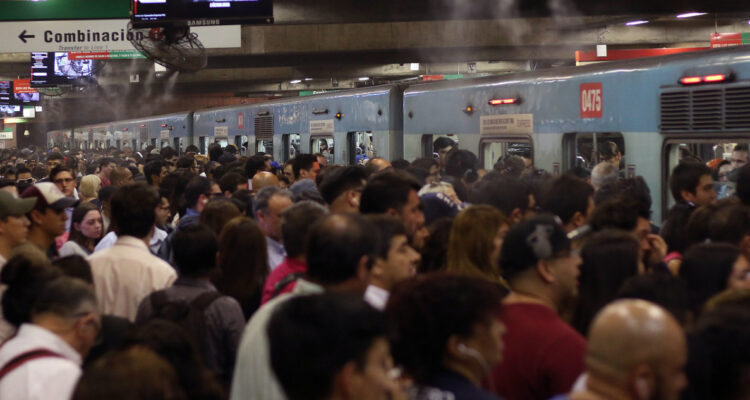 Foto contexto 8 mil millones de personas en la Tierra