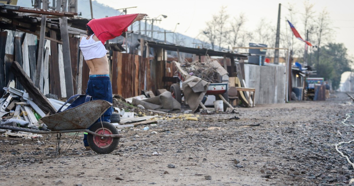 Casi 72 mil hogares en Chile viven en campamentos y en Los Lagos aumentaron esos asentamientos