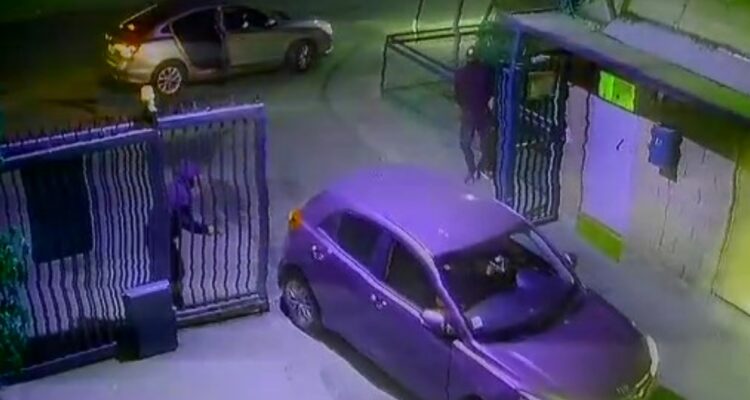 Mujer es víctima de portonazo en Puente Alto