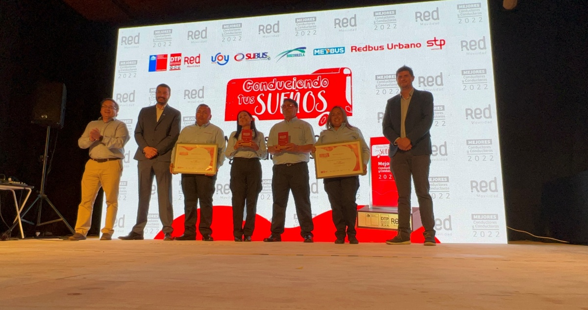 MTT Y OPERADORES PREMIAN A LAS Y LOS MEJORES CONDUCTORAS Y CONDUCTORES DE RED MOVILIDAD