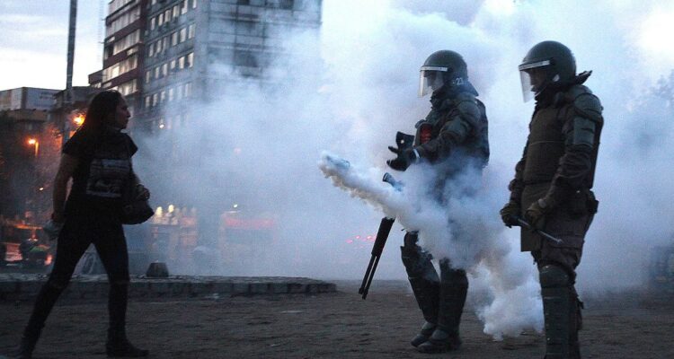 Reacciones por las pensiones de gracia entregadas a víctimas de Derechos Humanos en medio del estallido social
