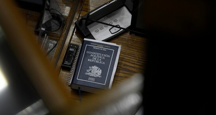 Revisa las 4 propuestas que están sobre la mesa para redactar una nueva Constitución