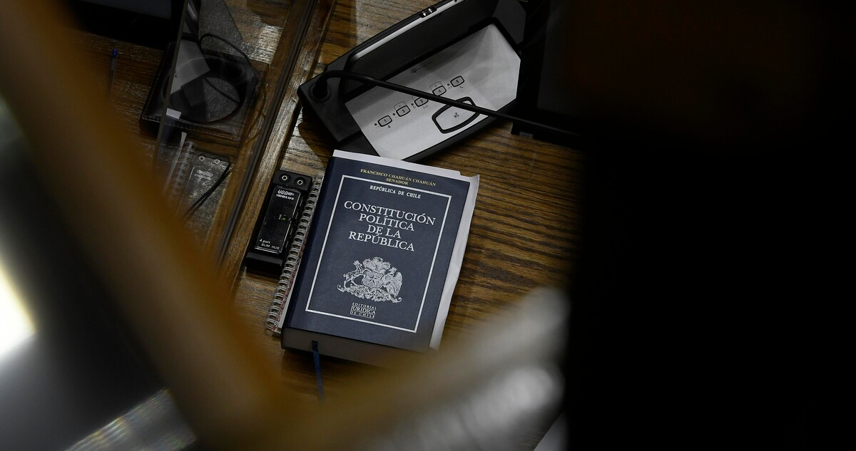 Revisa las 4 propuestas que están sobre la mesa para redactar una nueva Constitución