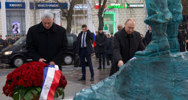 Putin y Díaz-Canel inauguran estatua de Fidel Castro en Rusia: “El enemigo es el imperio yanqui”