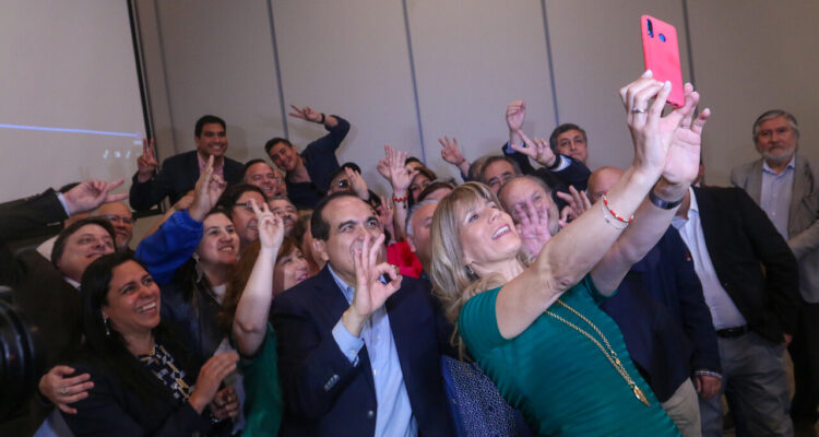 Un grupo de dirigentes, líderes políticos, sociales, y de la vida pública, entre los que destacan Ximena Rincón, Matías Walker y Carlos Maldonado, más el movimiento ciudadano 50+UNE, y hombres y mujeres independientes, como también destacados parlamentarios en ejercicio lanzan el sueño colectivo “Demócratas”, con el objetivo de proponer ideas y gestión para un mejor país.