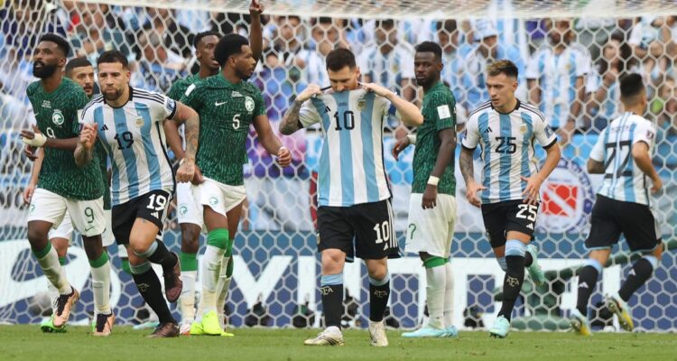 Argentina cayó ante Arabia Saudita en un decepcionante debut.