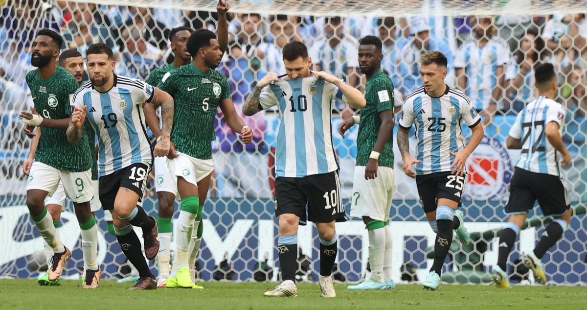 Argentina cayó ante Arabia Saudita en un decepcionante debut.