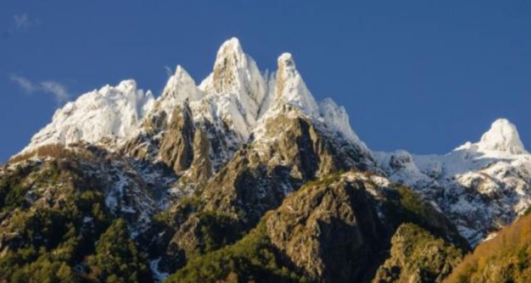 rescatan a hombre que cayó desde cuatro metros