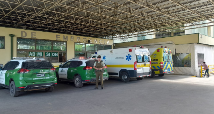Madre dejó a niño encerrado en vehículo: fue rescatado por Carabineros