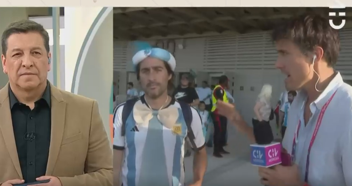 Roberto Cox e hinchas argentinos