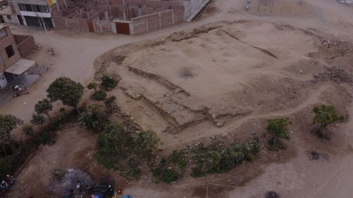 76 esqueletos forman parte del nuevo hallazgo en Huanchaco, Perú, sobre sacrificios infantiles hace 822 años.