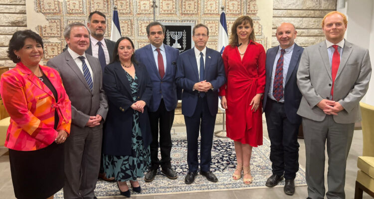 Senadores en viaje a Israel