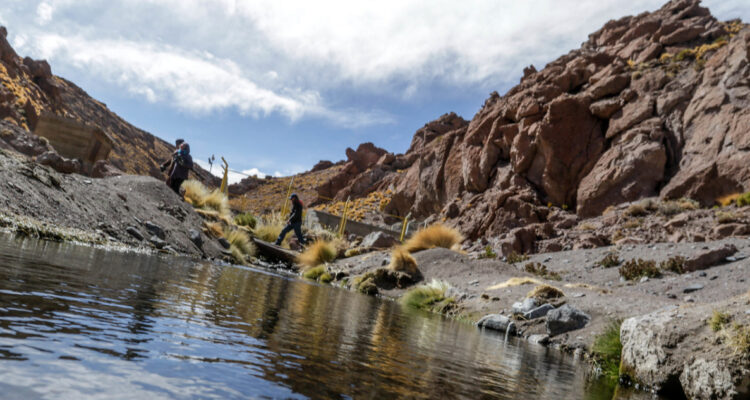 Silala: Excancilleres esperan fallo favorable a Chile a semanas de conocerse veredicto de La Haya