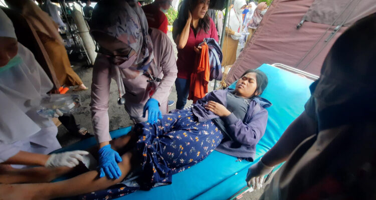 Herida por sismo en Indonesia