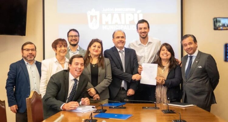 Alcalde de Maipú y grupo transversal de diputados ingresan propuesta para que Presupuesto 2023 incluya vías de financiamiento para la recuperación de la sanitaria SMAPA