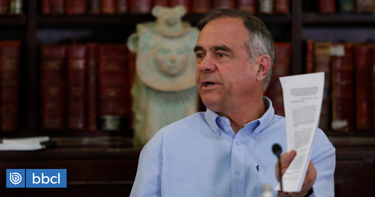 Ignacio Walker anuncia su renuncia a la DC y se suma a la masiva fuga