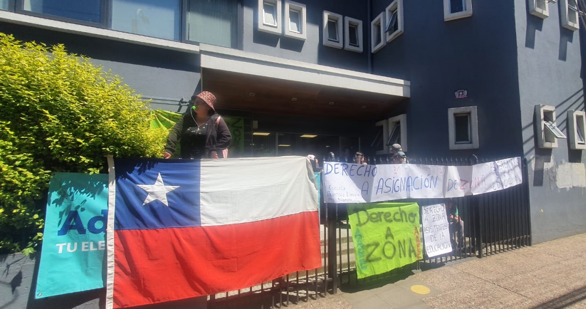 Asistentes de la educación de la costa de La Araucanía se “tomaron” las oficinas de la SEREMI de Educación en Temuco