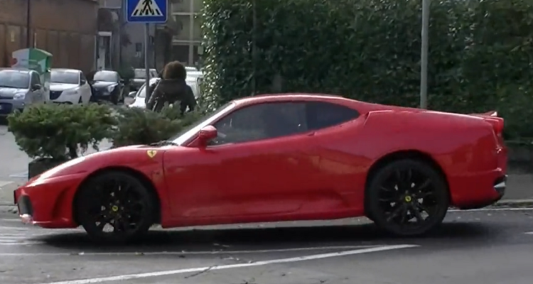 El vehículo modificado.