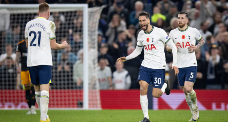 Tottenham logró remontar un complicado partido ante Leeds United.