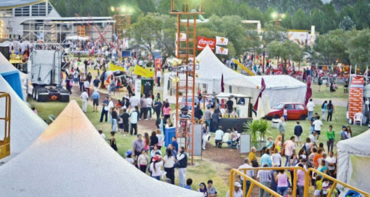 Turismo llega a feria FISA 2022