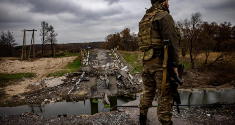 Ucrania recibe nuevos sistemas de defensa antiaérea occidentales para contrarrestar bombardeos rusos