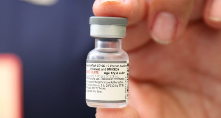 Baja vacunación con dosis bivalente en Los Ríos