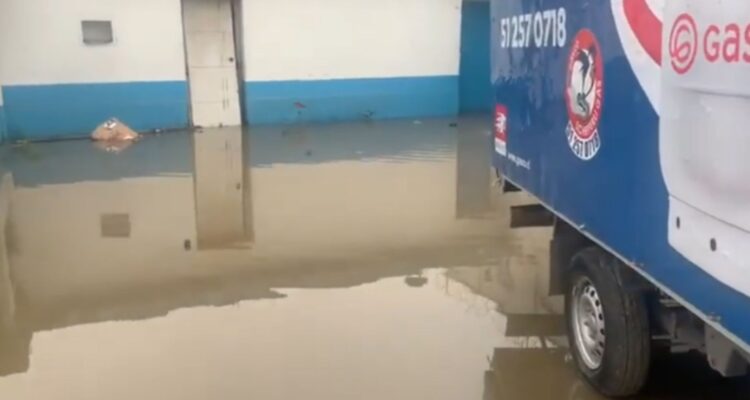 vecinos-denuncian-filtracion-aguas-servidas-por-socavon-coquimbo