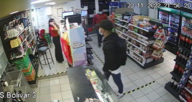 Detienen a dos acusados de amenazar a vendedoras y asaltar Oxxo en Ñuñoa