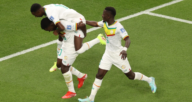 Senegal consigue 3 puntos vitales para sus ilusiones en el Mundial de Qatar.