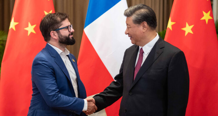 Presidente de China con Boric en APEC 2022