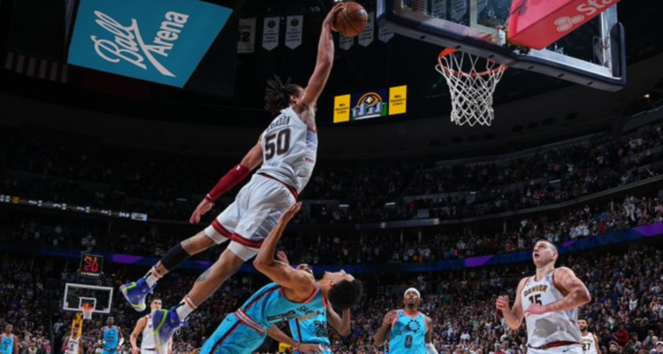 La impresionante clavada de Aaron Gordon.
