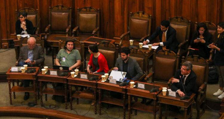 Aún no hay acuerdo constitucional: oficialismo intenta reciclar propuesta anterior de Chile Vamos