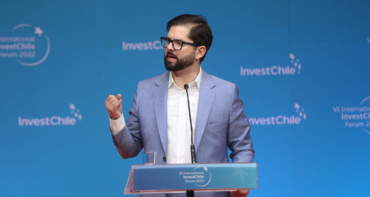 Boric confirma firma de acuerdo con UE y defiende a Ahumada ante críticas por demora