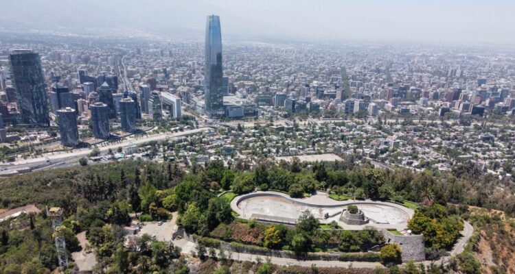 Hasta se podrían suspender eventos masivos: lanzan esquema de alertas por calor en Santiago