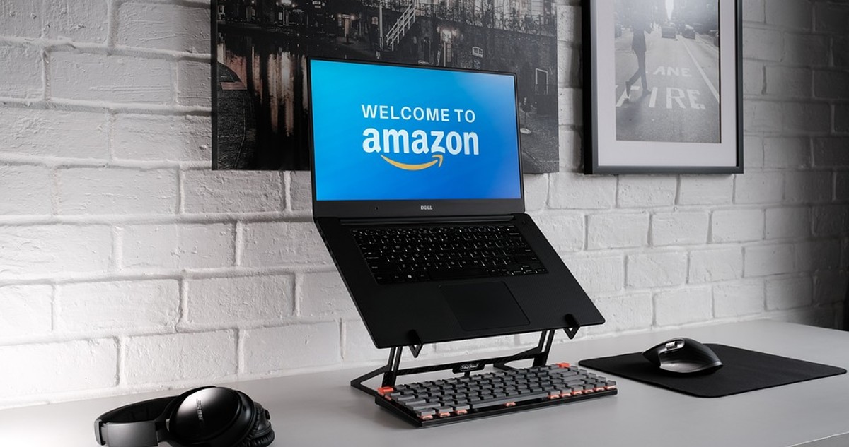 Francia aplica millonaria multa contra Amazon por cláusulas “abusivas”